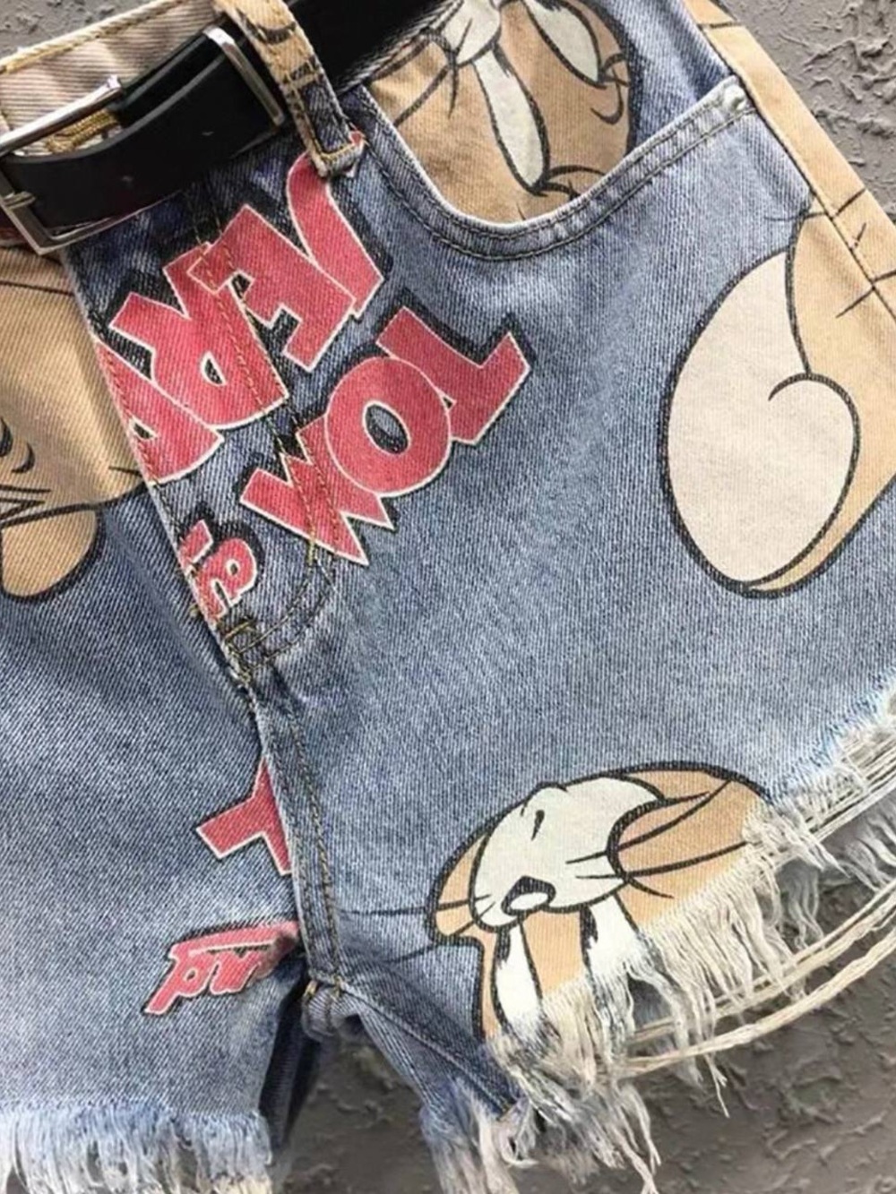 Cartoon-Print Frayed Hem Denim Shorts in Blue - Picture 4 of 7